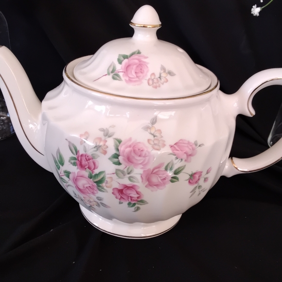 Windsor Floral Teapot with Pink Roses - Picture 5 of 7